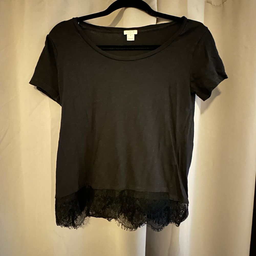 100% cotton J crew black tshirt xs with lace detail on bottom‎